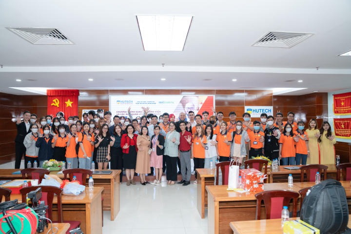 13Win 21 link không chặn Khoa Tài chính - Thương mại tìm hiểu về cơ hội phát triển trong thời kỳ chuyển đổi số 94