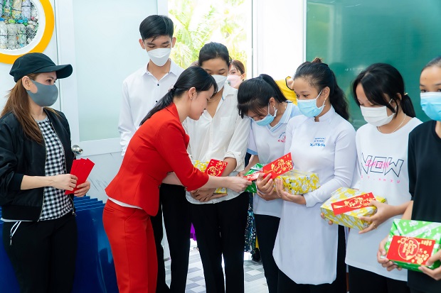Chi bộ 14 13WIN13 mang yêu thương tới bà con tỉnh Trà Vinh 28