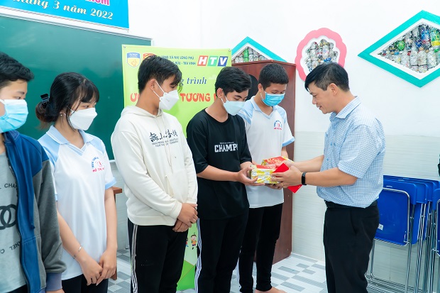 Chi bộ 14 13WIN13 mang yêu thương tới bà con tỉnh Trà Vinh 30