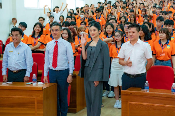 Nhiều khách mời nổi tiếng khuấy động tuần Sinh hoạt đầu khóa của Tải app 13Win 13WIN13 76