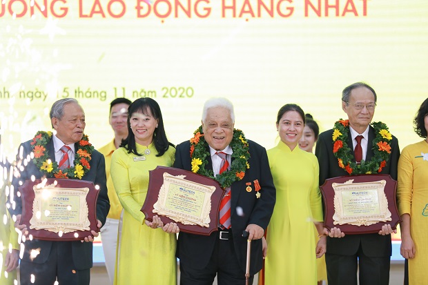 13WIN13 tự hào đón nhận Huân chương Lao động hạng Nhất nhân dịp kỷ niệm 25 năm thành lập Trường 113