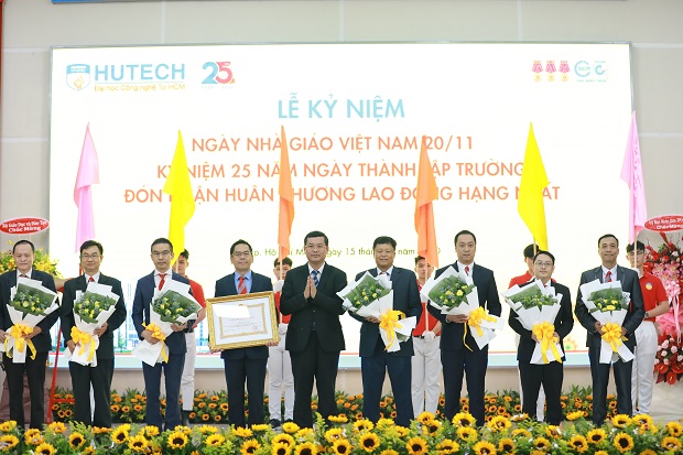 13WIN13 tự hào đón nhận Huân chương Lao động hạng Nhất nhân dịp kỷ niệm 25 năm thành lập Trường 72
