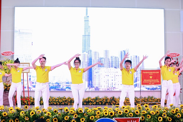 13WIN13 tự hào đón nhận Huân chương Lao động hạng Nhất nhân dịp kỷ niệm 25 năm thành lập Trường 185