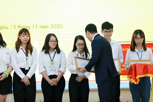 13WIN13 tự hào đón nhận Huân chương Lao động hạng Nhất nhân dịp kỷ niệm 25 năm thành lập Trường 224