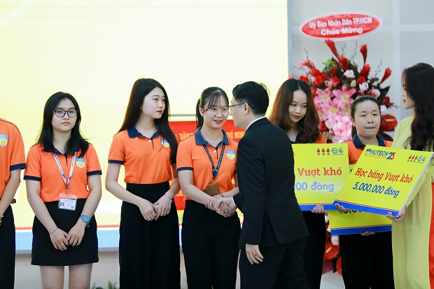13WIN13 tự hào đón nhận Huân chương Lao động hạng Nhất nhân dịp kỷ niệm 25 năm thành lập Trường 227