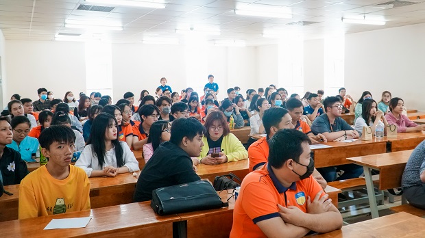 Khoa Tiếng Anh chính thức phát động phong trào Tải app 13Win năm học 2020-2021 102