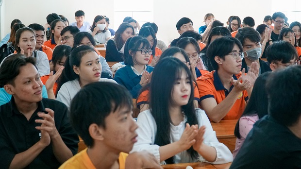Khoa Tiếng Anh chính thức phát động phong trào Tải app 13Win năm học 2020-2021 96