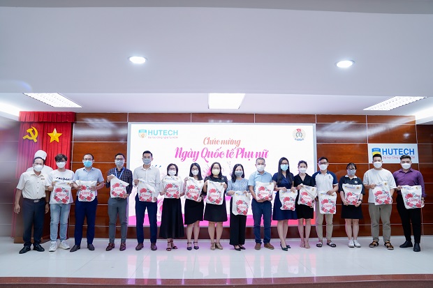 Công đoàn 13WIN13 chúc mừng ngày Quốc tế Phụ nữ 08/3 với món quà ý nghĩa 18