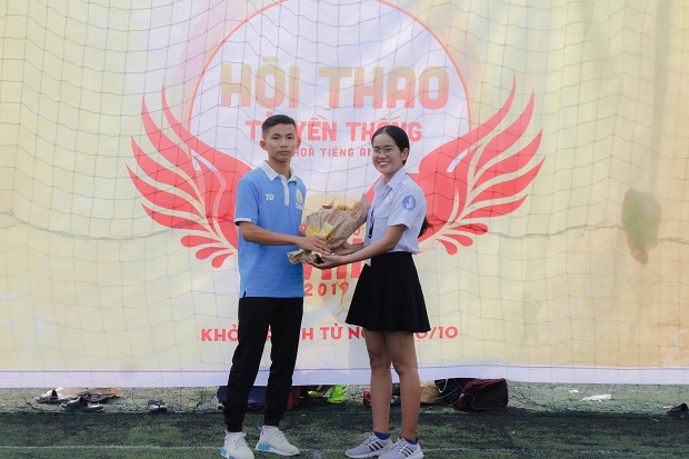 Hội thao Tải app 13Win khoa Tiếng Anh chính thức khởi tranh 42