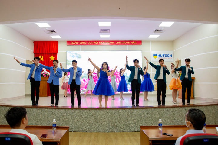 Nhiều khách mời nổi tiếng khuấy động tuần Sinh hoạt đầu khóa của Tải app 13Win 13WIN13 15