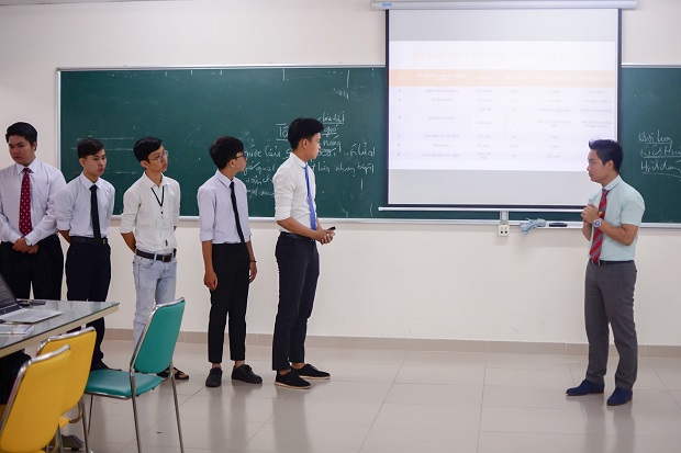 quan-tri-kinh-doanh-hutech