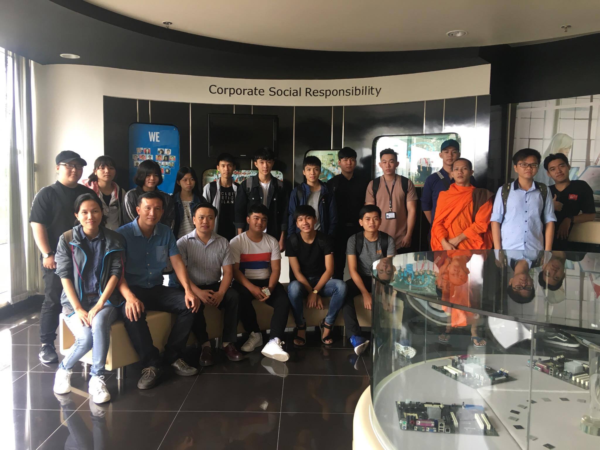 Tham quan nhà máy Intel - Khoa Hệ Thống Thông Tin Quản Lý 8
