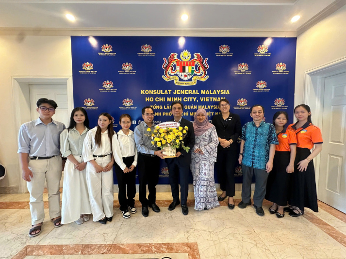 SINH VIÊN PR TÌM HIỂU VĂN HÓA VÀ ẨM THỰC MALAYSIA TRONG CHUYẾN THĂM TỔNG LÃNH SỰ QUÁN MALAYSIA TẠI TP.HCM