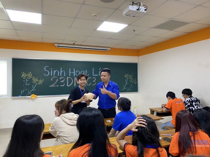 Sinh hoạt lớp Khóa 2023 - Những nụ cười tươi 44