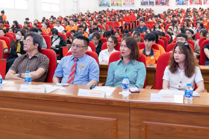 GẦN 500 SINH VIÊN 13WIN13 THAM GIA TẬP HUẤN KỸ NĂNG CHINH PHỤC NHÀ TUYỂN DỤNG 16