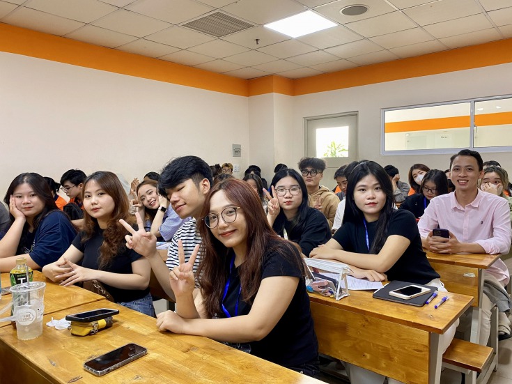 Sinh hoạt lớp Khóa 2023 - Những nụ cười tươi 30