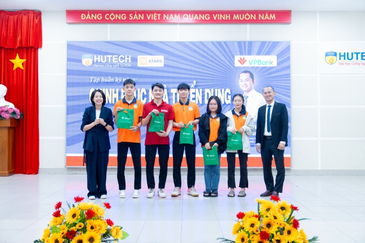 CHUYÊN GIA VPBANK CHIA SẺ “BÍ KÍP” CHINH PHỤC NHÀ TUYỂN DỤNG VÀ CƠ HỘI VIỆC LÀM KHỐI NGÀNH TÀI CHÍNH - NGÂN HÀNG ĐẾN 13WIN13-ers! 21