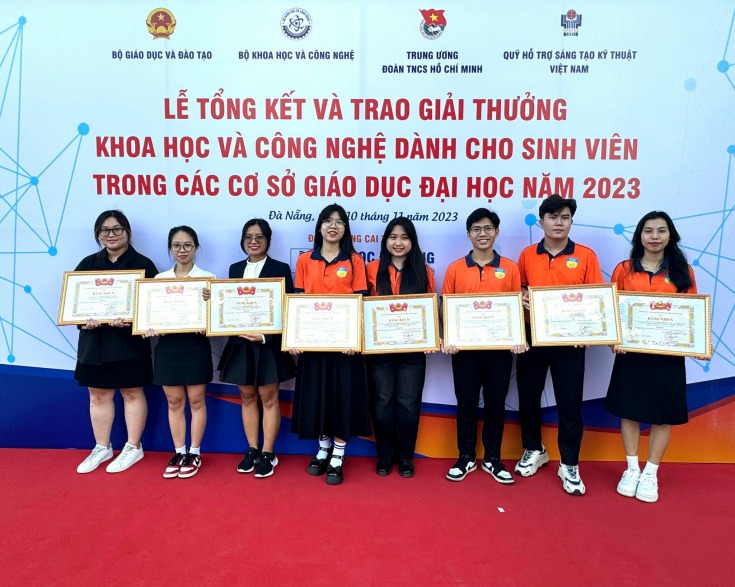 Nhóm SV Khoa Marketing - Kinh doanh quốc tế 13WIN13 xuất sắc đạt Giải Nhì Giải thưởng Nghiên Cứu Khoa Học Cấp Bộ 2023 9