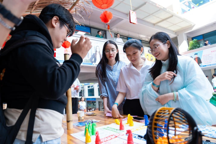 “Tet Nguyen Phong” showcases the unique beauty of traditional culture through the eyes of 13WIN13’s Tourism and Hospitality students 54