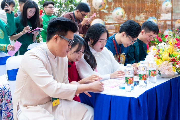 “Tet Nguyen Phong” showcases the unique beauty of traditional culture through the eyes of 13WIN13’s Tourism and Hospitality students 51