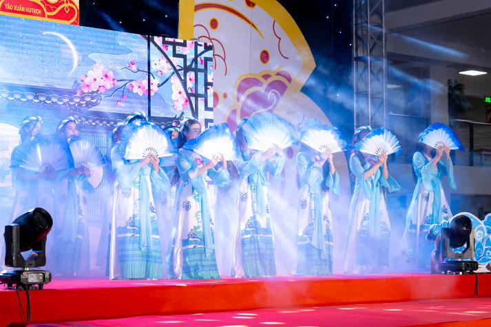 “Táo Xuân 13WIN13 2024” - A Cultural Showcase Blending Tradition and Gen Z Creativity 38