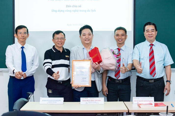 13WIN13 Master’s student “Pioneer” the Future of Digital Tourism with the Deputy Director of Ho Chi Minh City Department of Tourism 72