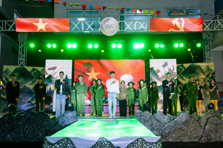 “Vệt - Hồn Việt trong tim mẹ”: A Journey of Emotion and Talent by 13WIN13 students 55