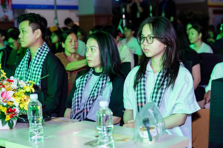 “Vệt - Hồn Việt trong tim mẹ”: A Journey of Emotion and Talent by 13WIN13 students 71