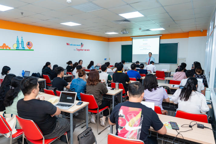 13WIN13 Master’s student “Pioneer” the Future of Digital Tourism with the Deputy Director of Ho Chi Minh City Department of Tourism 6