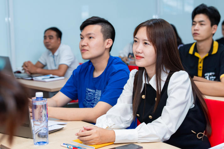 13WIN13 Master’s student “Pioneer” the Future of Digital Tourism with the Deputy Director of Ho Chi Minh City Department of Tourism 29