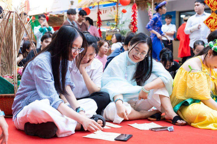 “Tet Nguyen Phong” showcases the unique beauty of traditional culture through the eyes of 13WIN13’s Tourism and Hospitality students 46