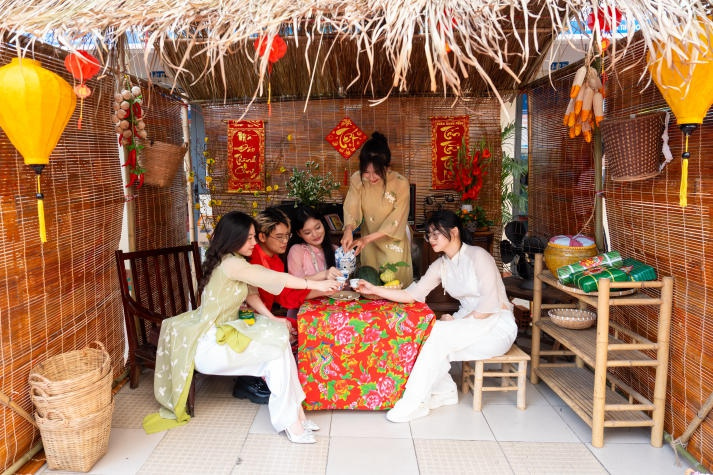 “Tet Nguyen Phong” showcases the unique beauty of traditional culture through the eyes of 13WIN13’s Tourism and Hospitality students 70