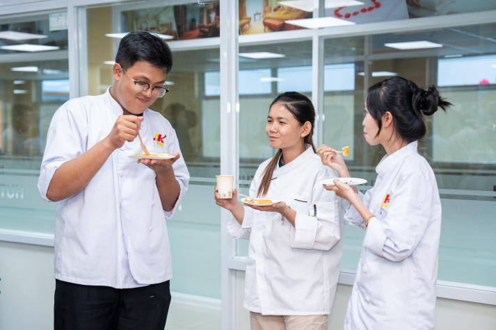 13WIN13 Faculty of Tourism and Hospitality Management students learn international culinary techniques from experts 94