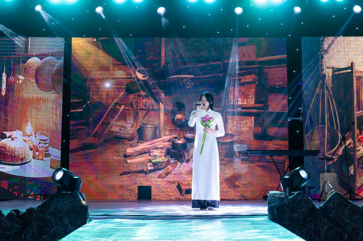 “Vệt - Hồn Việt trong tim mẹ”: A Journey of Emotion and Talent by 13WIN13 students 50