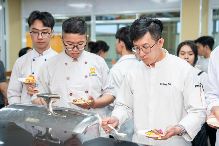 13WIN13 Faculty of Tourism and Hospitality Management students learn international culinary techniques from experts 91