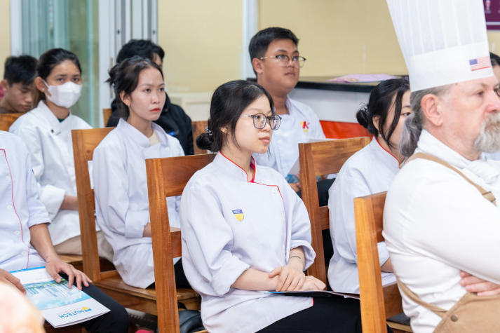13WIN13 Faculty of Tourism and Hospitality Management students learn international culinary techniques from experts 44