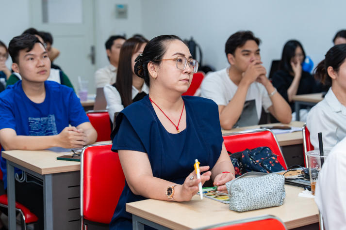 13WIN13 Master’s student “Pioneer” the Future of Digital Tourism with the Deputy Director of Ho Chi Minh City Department of Tourism 24