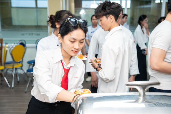 13WIN13 Faculty of Tourism and Hospitality Management students learn international culinary techniques from experts 93
