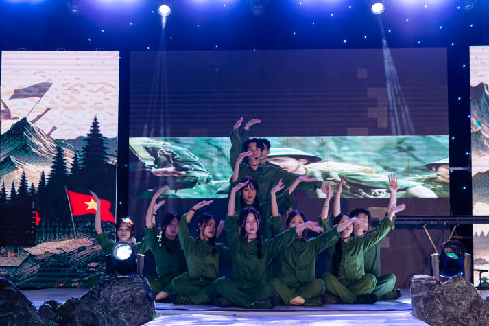 “Vệt - Hồn Việt trong tim mẹ”: A Journey of Emotion and Talent by 13WIN13 students 53