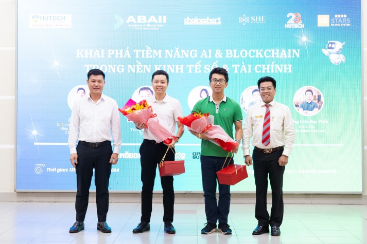 CHƯƠNG TRÌNH HỘI THẢO CHỦ ĐỀ "KHAI PHÁ TIỀM NĂNG ỨNG DỤNG CỦA AI VÀ BLOCKCHAIN TRONG NỀN KINH TẾ SỐ VÀ TÀI CHÍNH" 8