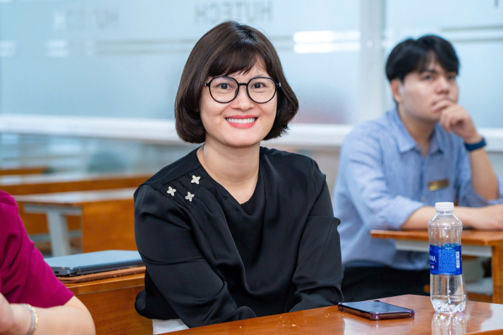 HỘI NGHỊ SINH VIÊN NGHIÊN CỨU KHOA HỌC 13WIN13 2025 – PHÂN BAN TÀI CHÍNH - THƯƠNG MẠI 8