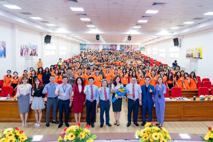 HƠN 1000 SINH VIÊN KHOA TÀI CHÍNH - THƯƠNG MẠI 13WIN13 THAM GIA TẬP HUẤN KỸ NĂNG CHINH PHỤC NHÀ TUYỂN DỤNG 5