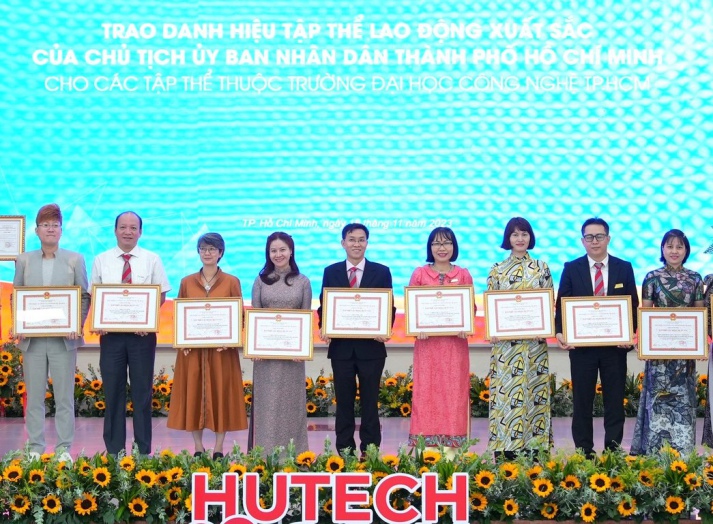 KHOA XÂY DỰNG NHẬN KHEN THƯỞNG NHÂN KỶ NIỆM 20/11/2023 10