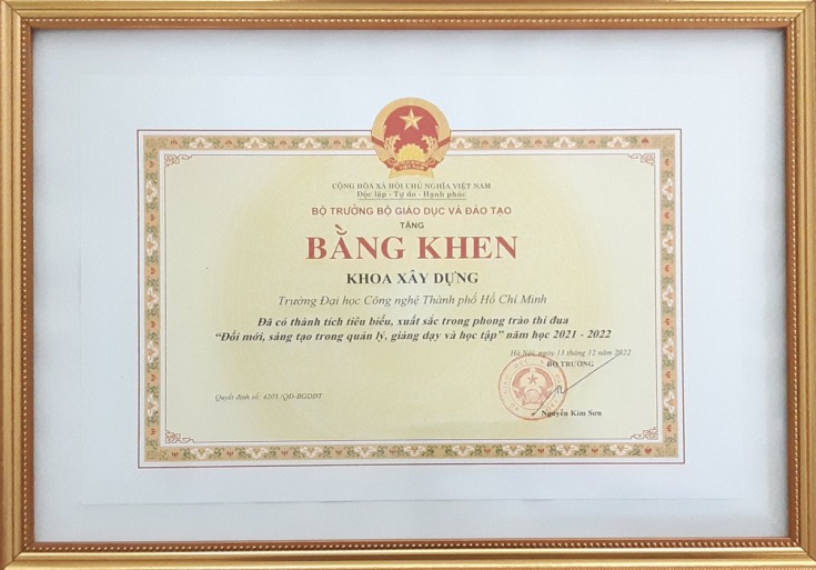 KHOA XÂY DỰNG NHẬN KHEN THƯỞNG NHÂN KỶ NIỆM 28 NĂM THÀNH LẬP TRƯỜNG 12