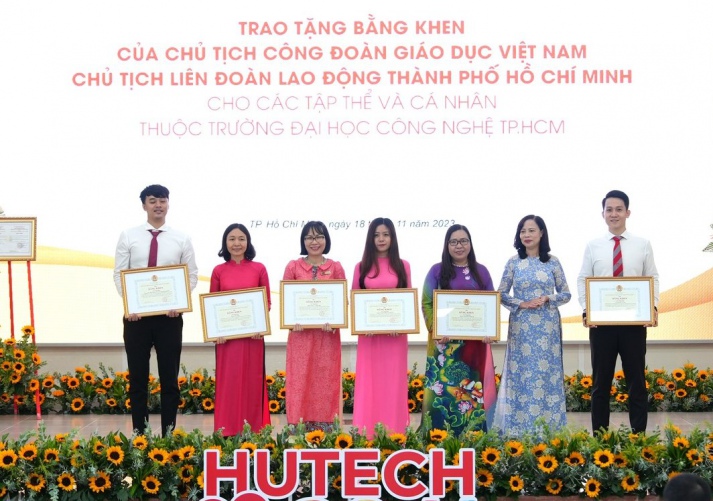 KHOA XÂY DỰNG NHẬN KHEN THƯỞNG NHÂN KỶ NIỆM 20/11/2023 25