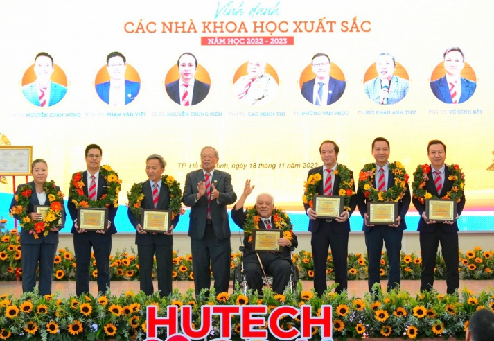 KHOA XÂY DỰNG NHẬN KHEN THƯỞNG NHÂN KỶ NIỆM 20/11/2023 31