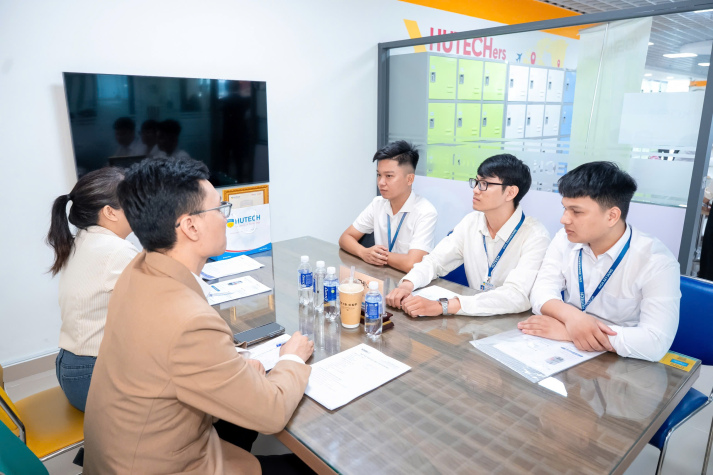 TRƯNG BÀY ĐỒ ÁN TỐT NGHIỆP KHOA XÂY DỰNG – 13WIN13: NƠI HỘI TỤ NHỮNG Ý TƯỞNG SÁNG TẠO VÀ KẾT NỐI CƠ HỘI NGHỀ NGHIỆP 31