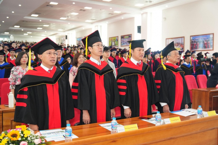 Chúc mừng các Tân Tiến sĩ, Tân 13Win 22 miễn phí mỗi ngày đã thêm một bước trên hành trình nghiên cứu, phát triển chuyên môn 8
