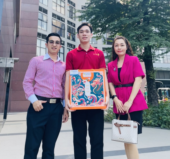 Kết Nối và Chia Sẻ Niềm Vui Tết Giáp Thìn 2024 Khoa QTKD và các Doanh nghiệp hợp tác cùng Khoa trong năm vừa qua 64