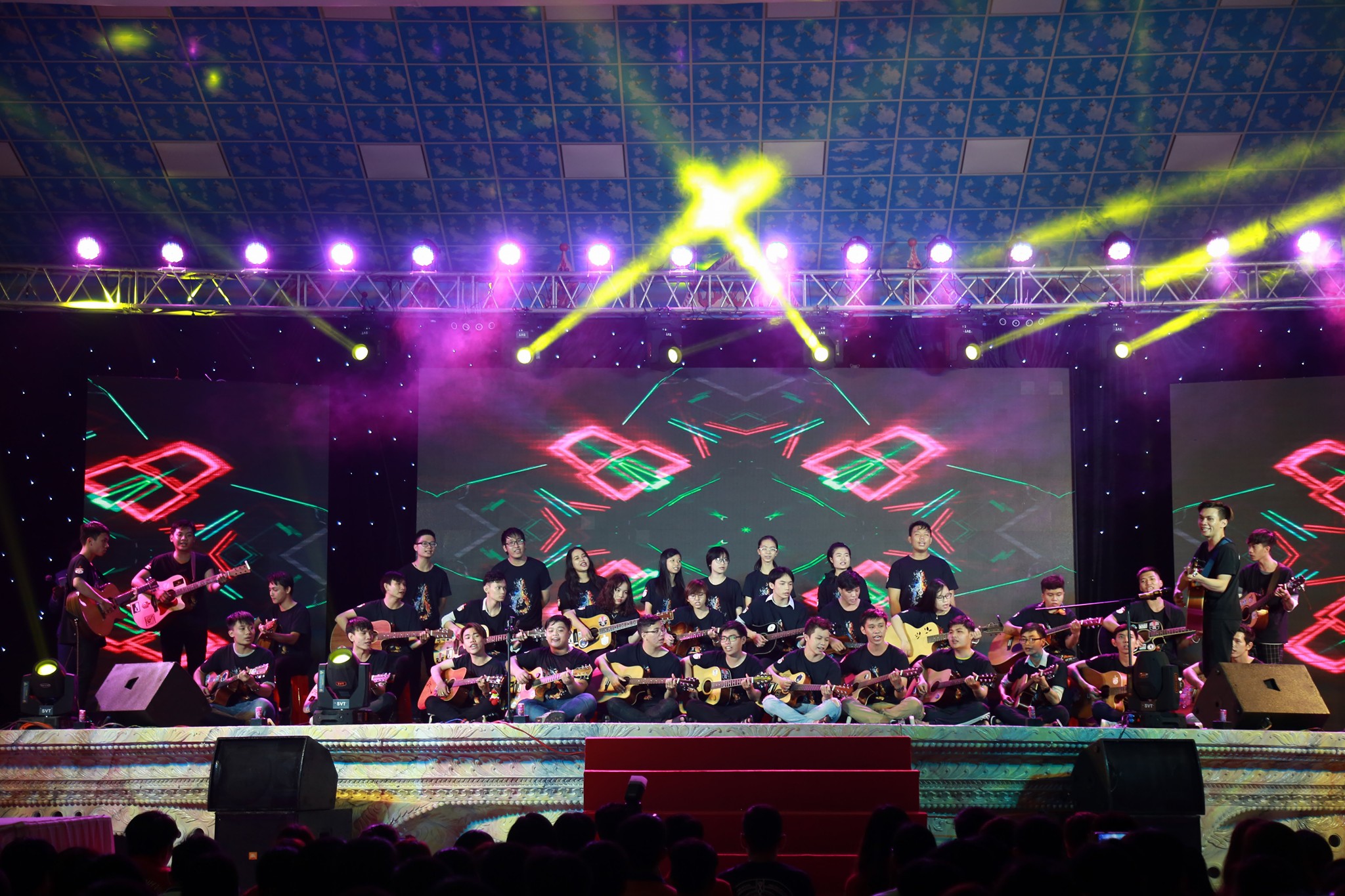 Nhẹ nhàng và du dương: Đó là những gì mà Guitar mang lại 7